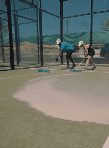 údržba kurtu na padel